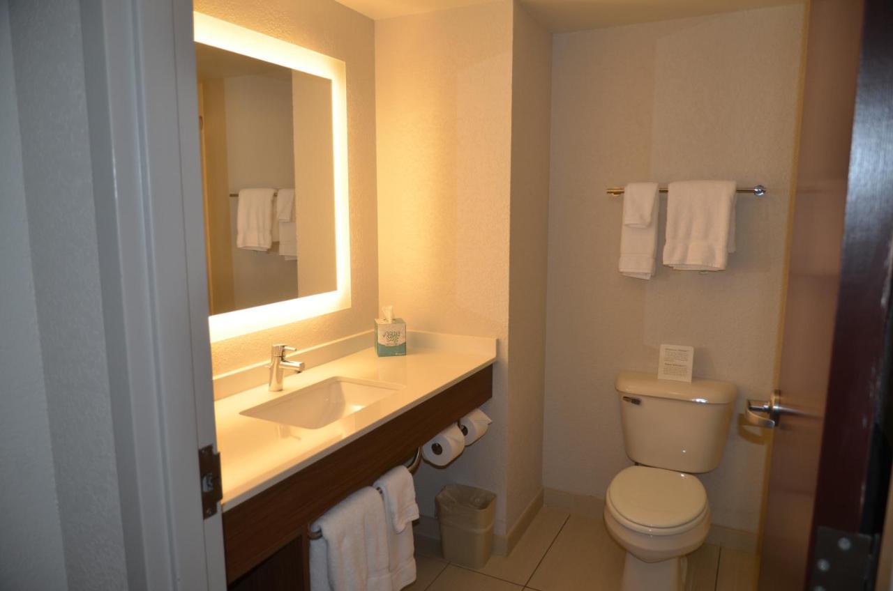 Holiday Inn Express Hotel & Suites Rochester By Ihg Εξωτερικό φωτογραφία