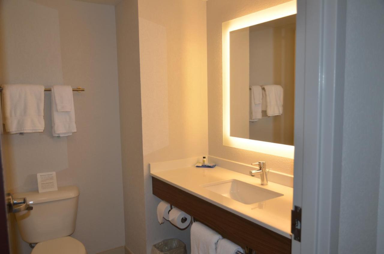 Holiday Inn Express Hotel & Suites Rochester By Ihg Εξωτερικό φωτογραφία