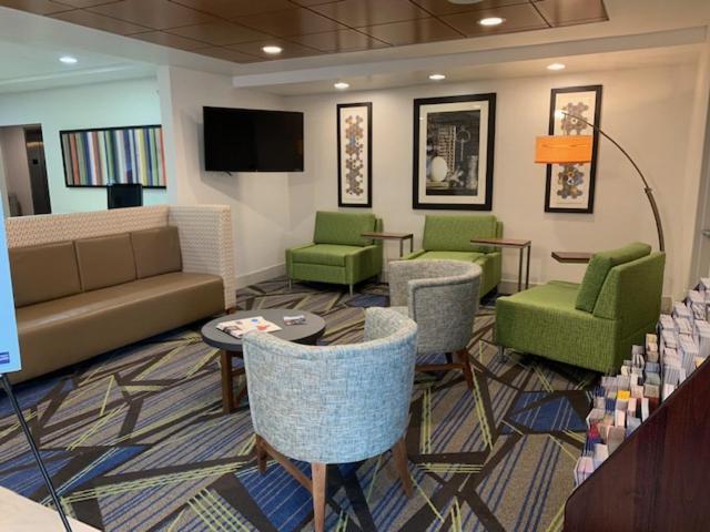 Holiday Inn Express Hotel & Suites Rochester By Ihg Εξωτερικό φωτογραφία