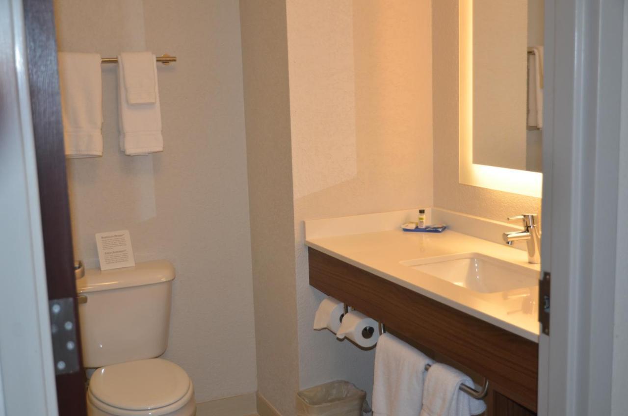 Holiday Inn Express Hotel & Suites Rochester By Ihg Εξωτερικό φωτογραφία