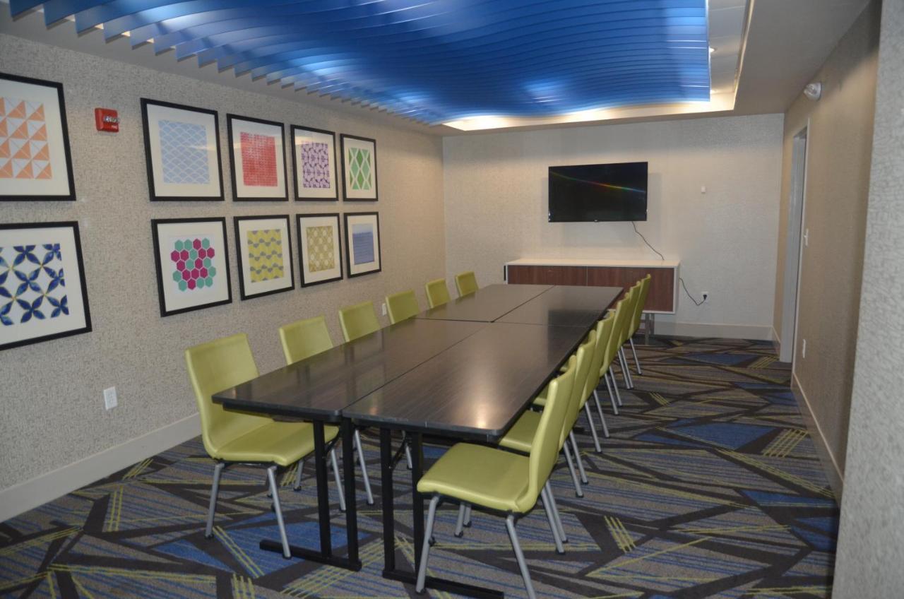 Holiday Inn Express Hotel & Suites Rochester By Ihg Εξωτερικό φωτογραφία
