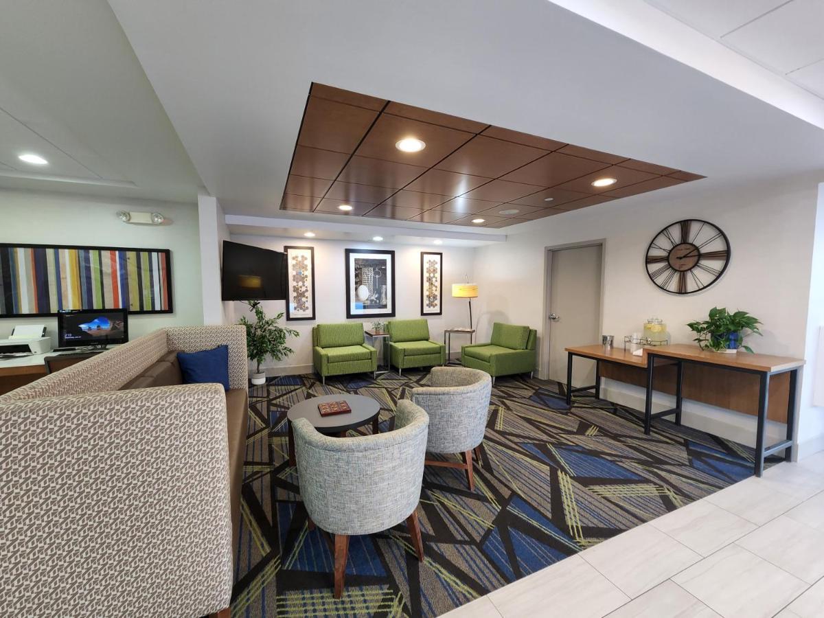 Holiday Inn Express Hotel & Suites Rochester By Ihg Εξωτερικό φωτογραφία