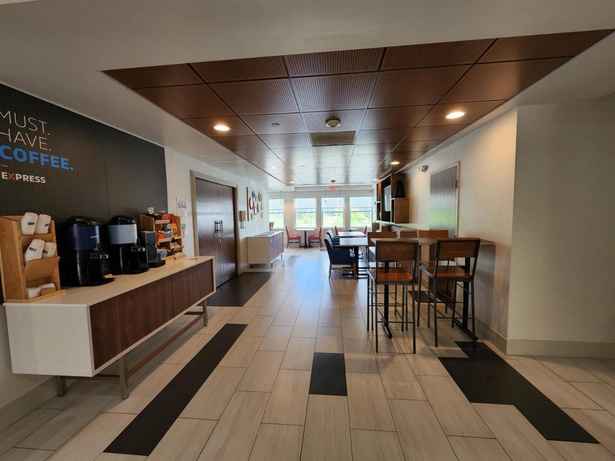 Holiday Inn Express Hotel & Suites Rochester By Ihg Εξωτερικό φωτογραφία