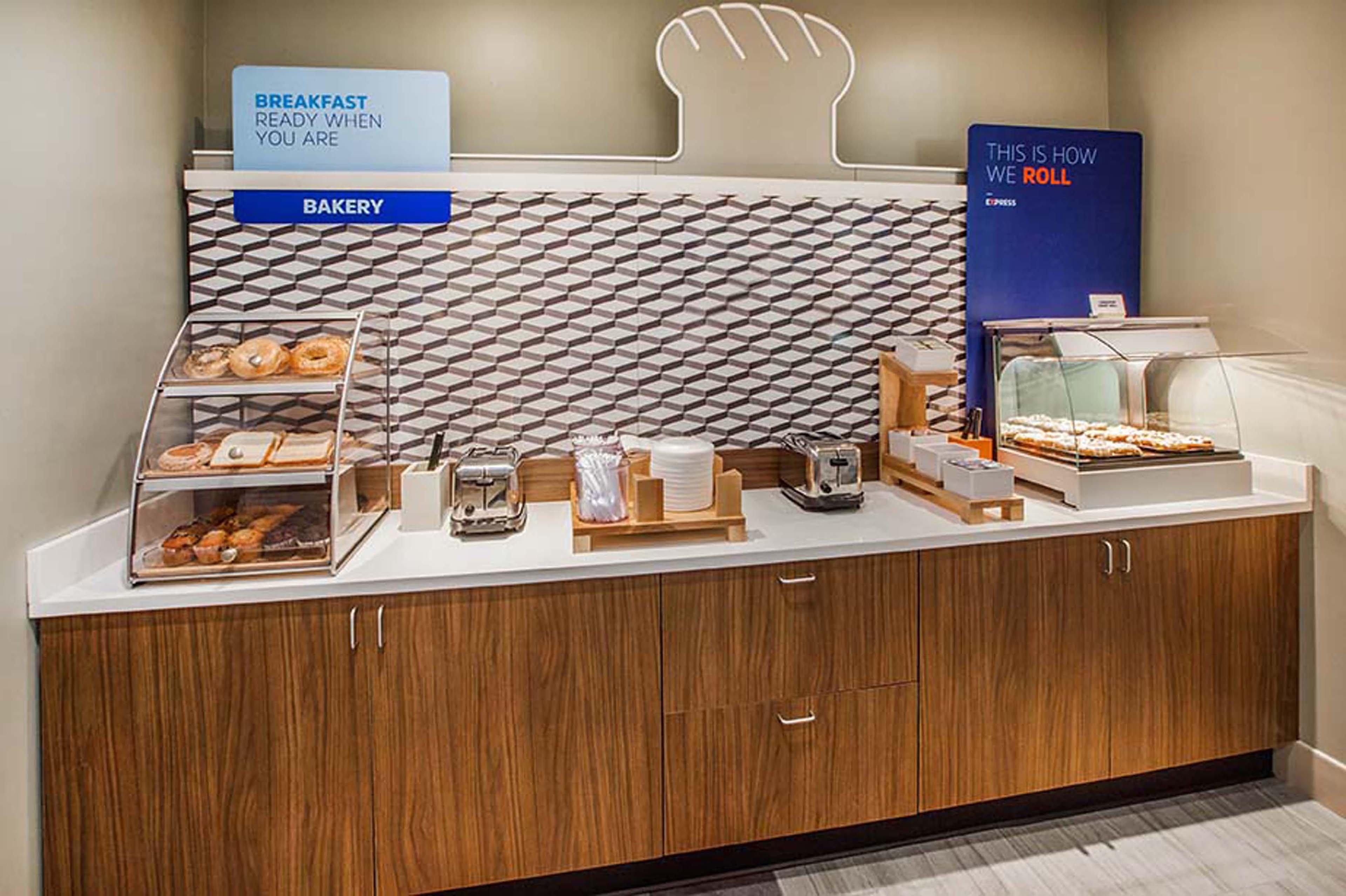 Holiday Inn Express Hotel & Suites Rochester By Ihg Εξωτερικό φωτογραφία