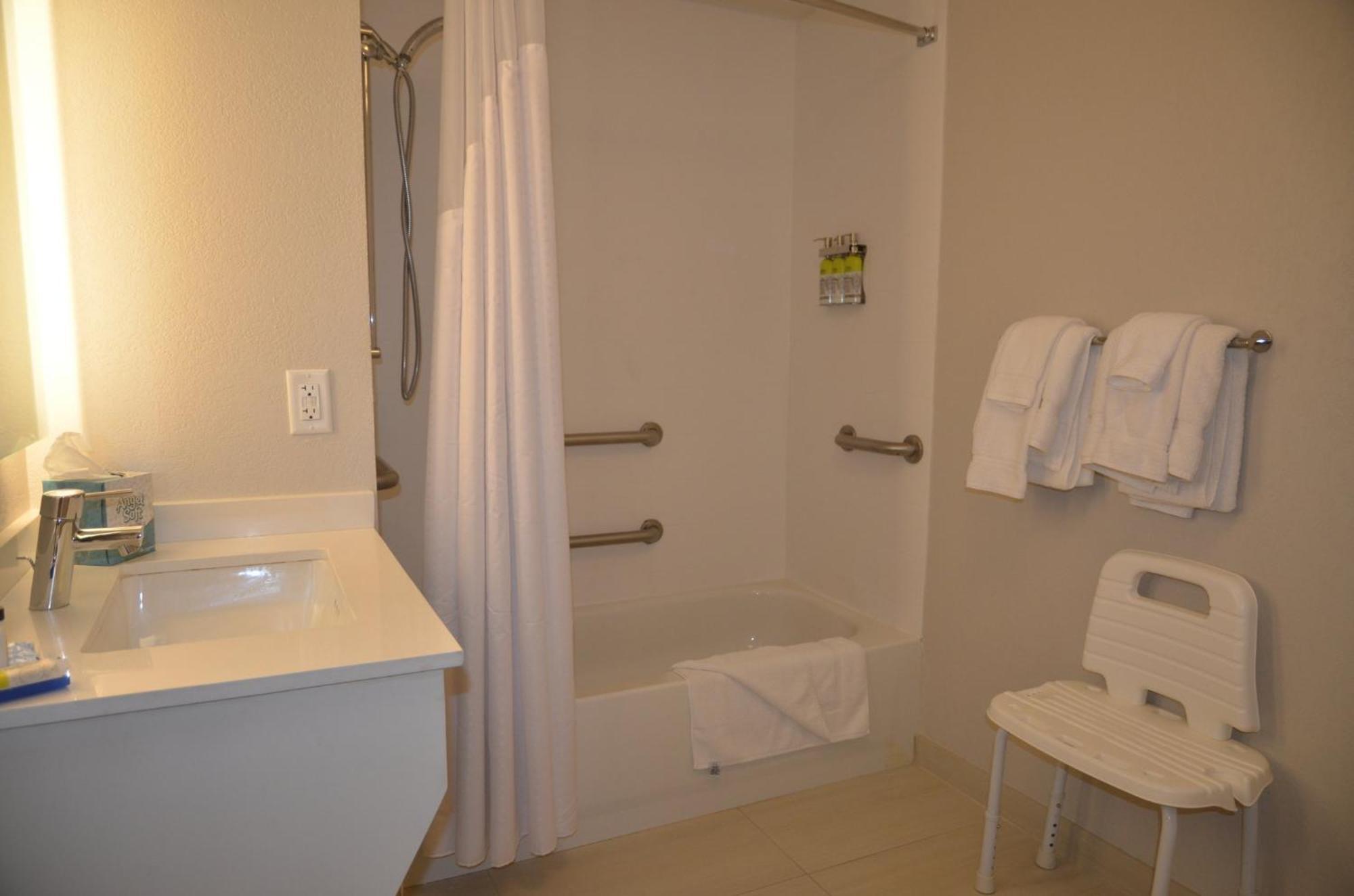 Holiday Inn Express Hotel & Suites Rochester By Ihg Εξωτερικό φωτογραφία